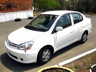 2003 Toyota Platz Pictures