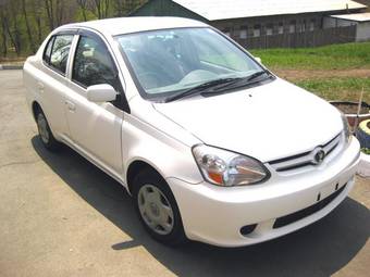 2003 Toyota Platz Photos