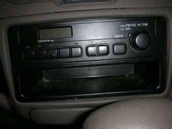 2003 Toyota Platz Pictures