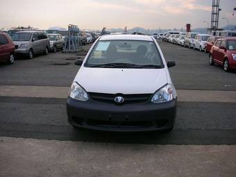 2003 Toyota Platz Photos