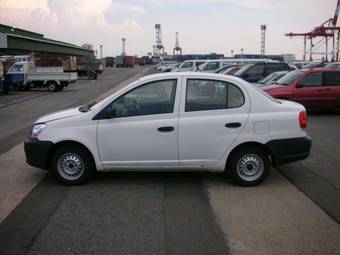 2003 Toyota Platz Pictures