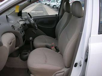 2003 Toyota Platz Images