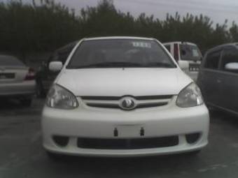 2003 Toyota Platz Pictures