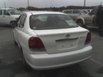 2003 Toyota Platz Photos