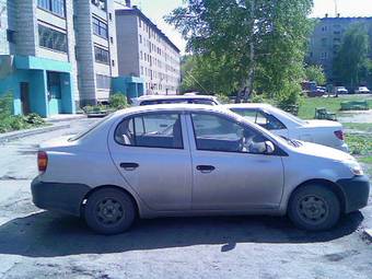 2003 Toyota Platz Photos