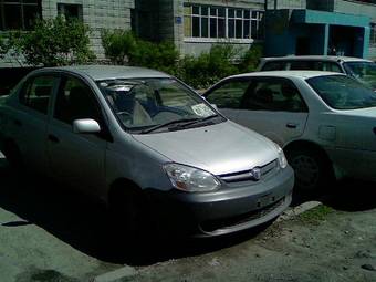 2003 Toyota Platz Photos