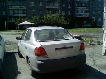 2003 Toyota Platz Pictures