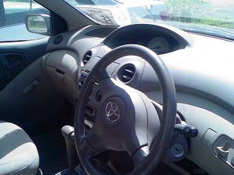2003 Toyota Platz Photos