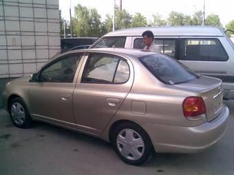 2003 Toyota Platz Pictures