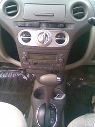 2003 Toyota Platz Pictures