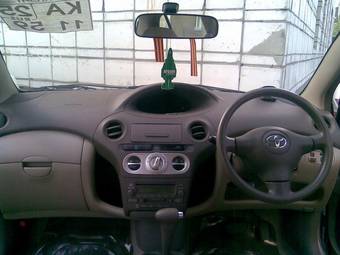 2003 Toyota Platz Photos