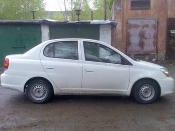 2003 Toyota Platz Images