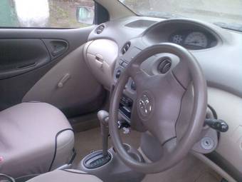 2003 Toyota Platz Pictures