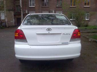 2003 Toyota Platz Pictures