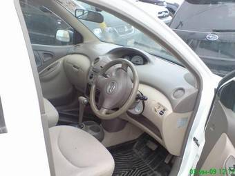 2003 Toyota Platz Pictures