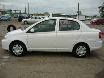 2003 Toyota Platz Images