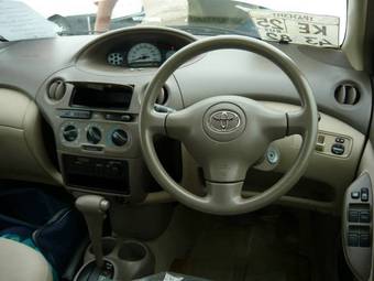 2003 Toyota Platz Pics