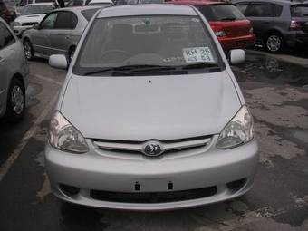 2003 Toyota Platz Pictures