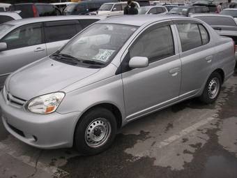 2003 Toyota Platz Photos