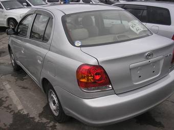 2003 Toyota Platz Photos