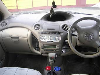 2003 Toyota Platz Pictures