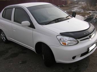 2003 Toyota Platz Pics