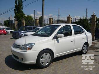 2003 Toyota Platz Pics