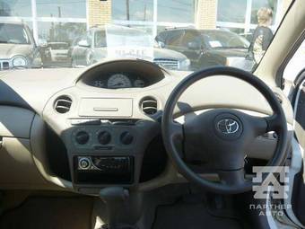 2003 Toyota Platz Photos