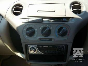 2003 Toyota Platz Wallpapers