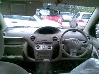 2003 Toyota Platz Photos