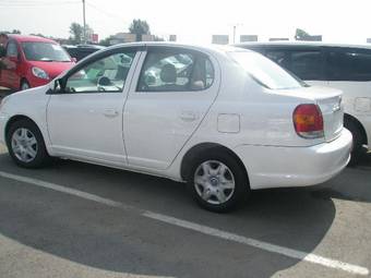 2003 Toyota Platz Pictures