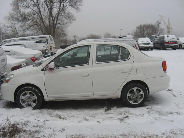 2004 Toyota Platz