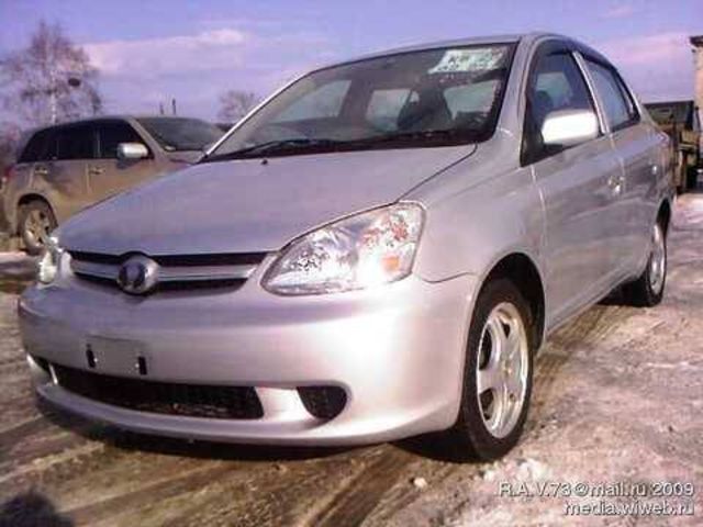 2004 Toyota Platz