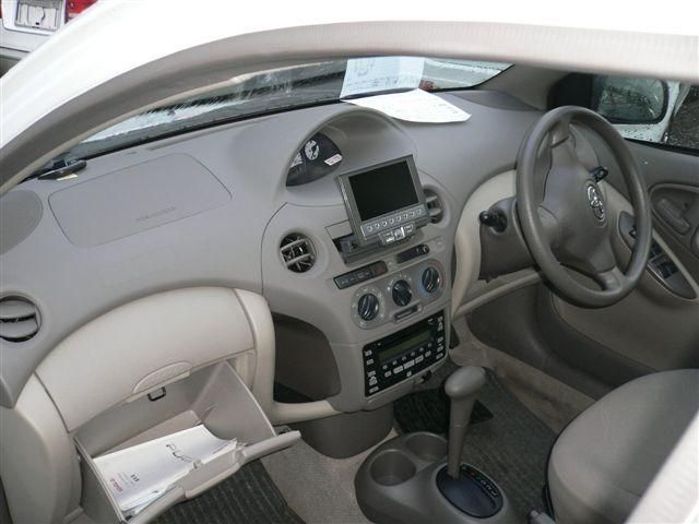 2004 Toyota Platz