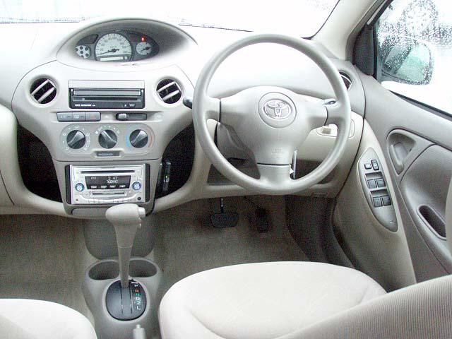 2004 Toyota Platz