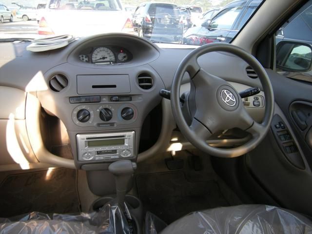 2004 Toyota Platz