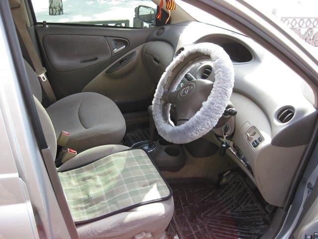 2004 Toyota Platz