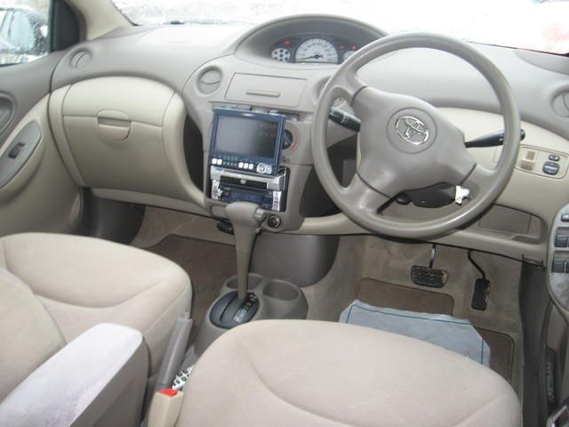 2004 Toyota Platz