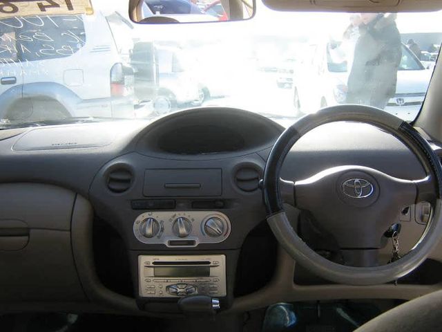 2004 Toyota Platz