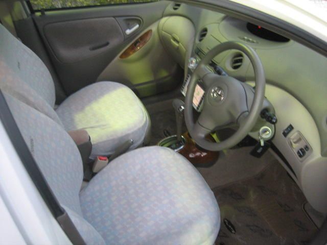 2004 Toyota Platz