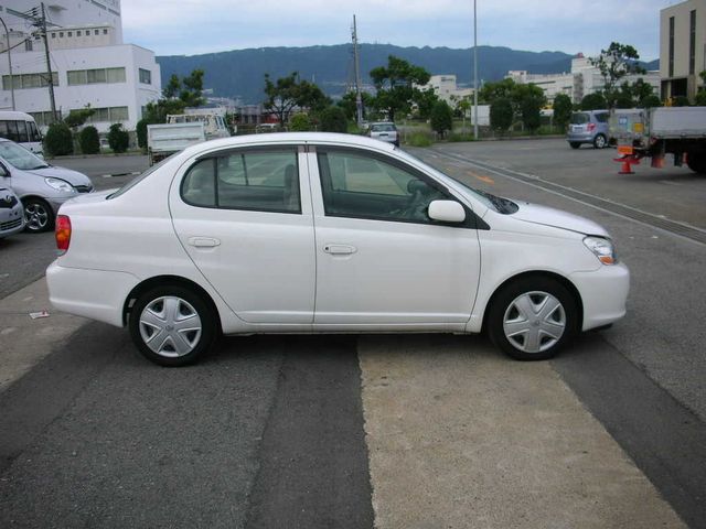 2004 Toyota Platz