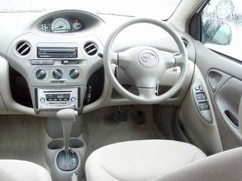 2004 Toyota Platz Pictures
