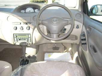 2004 Toyota Platz Pictures