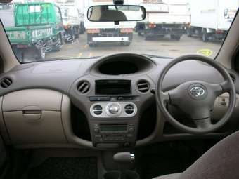 2004 Toyota Platz Pictures