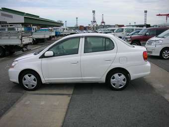 2004 Toyota Platz Images