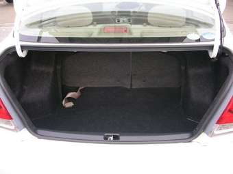 2004 Toyota Platz Pictures