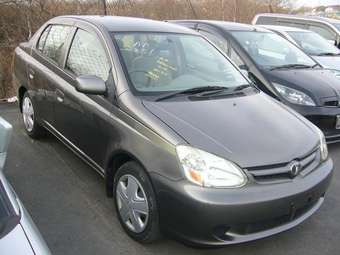 2004 Toyota Platz Pictures
