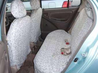 2004 Toyota Platz Pictures