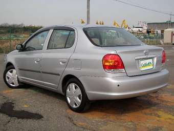 2004 Toyota Platz Images