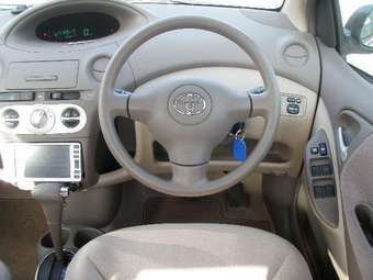 2004 Toyota Platz Pictures